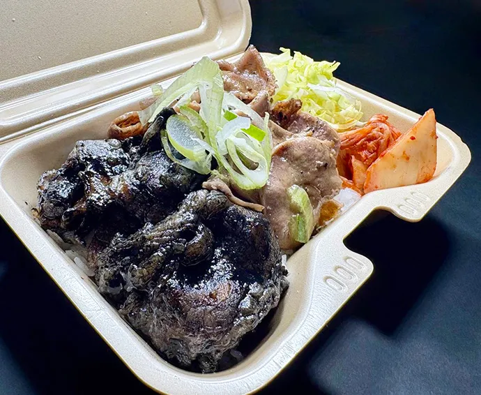 スペシャル丼（黒カルビ＆ねぎタン塩）