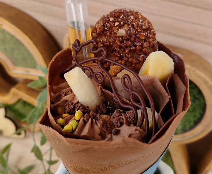 ヘーゼルナッツ香る贅沢チョコバナナクレープ