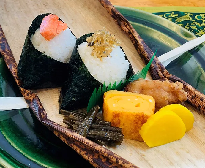 おにぎり弁当