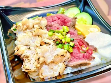 牛肉とホルモンのスタジアムグルメ