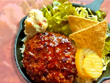 ハンバーグプレートのスタジアムグルメ