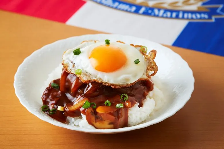 牛肉だけで作るパテでジューシー「ロコモコ」