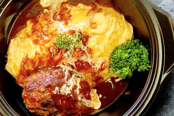 粗挽き牛たん入りハンバーグオムライス