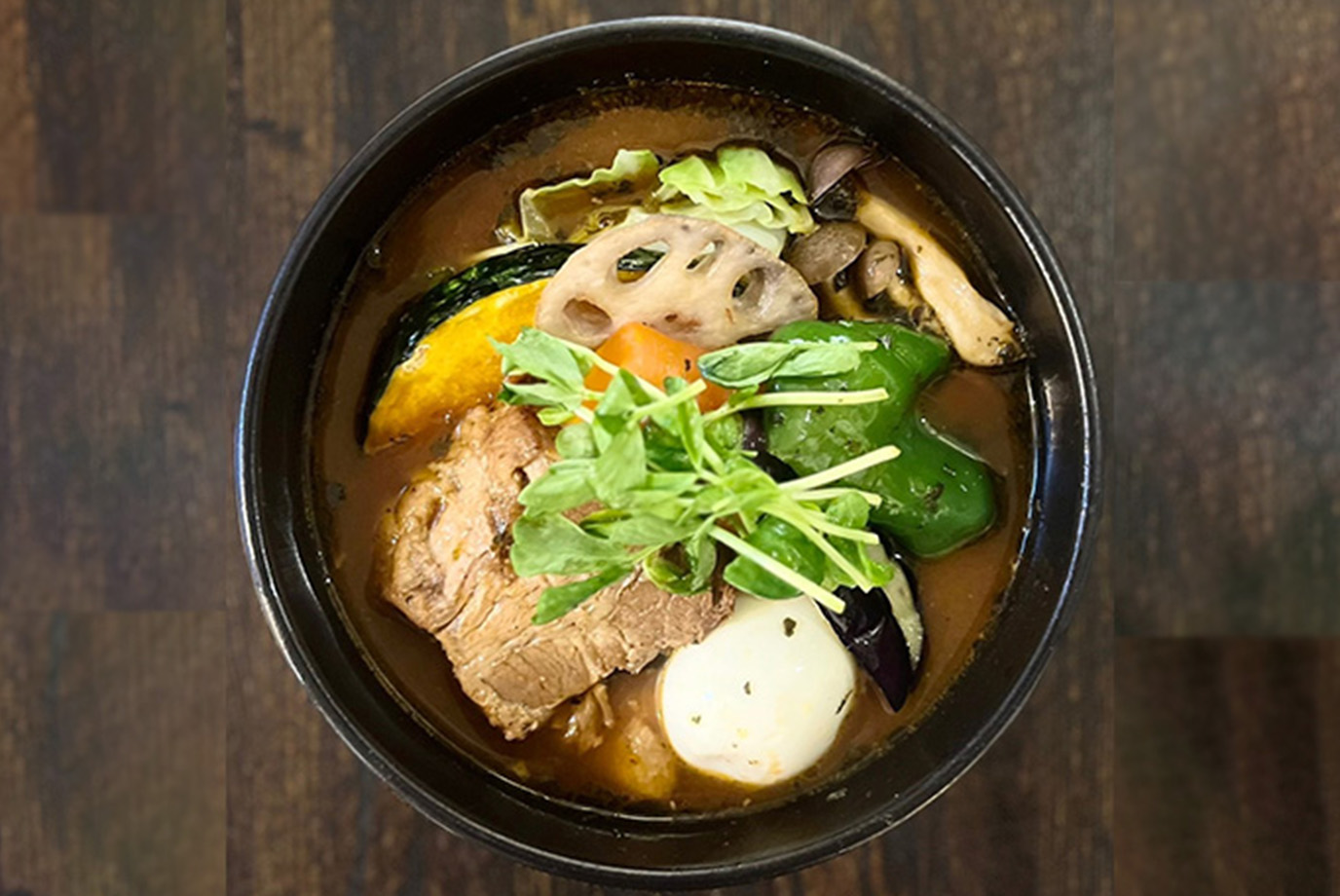 豚の角煮と野菜、玉子のスープカレー