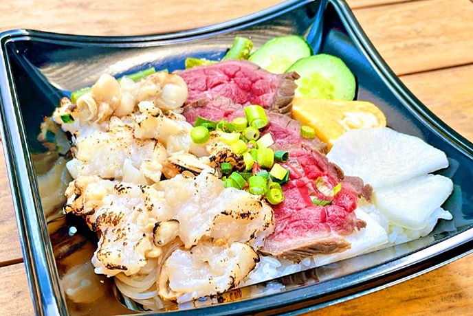 牛たたきと帆立丼