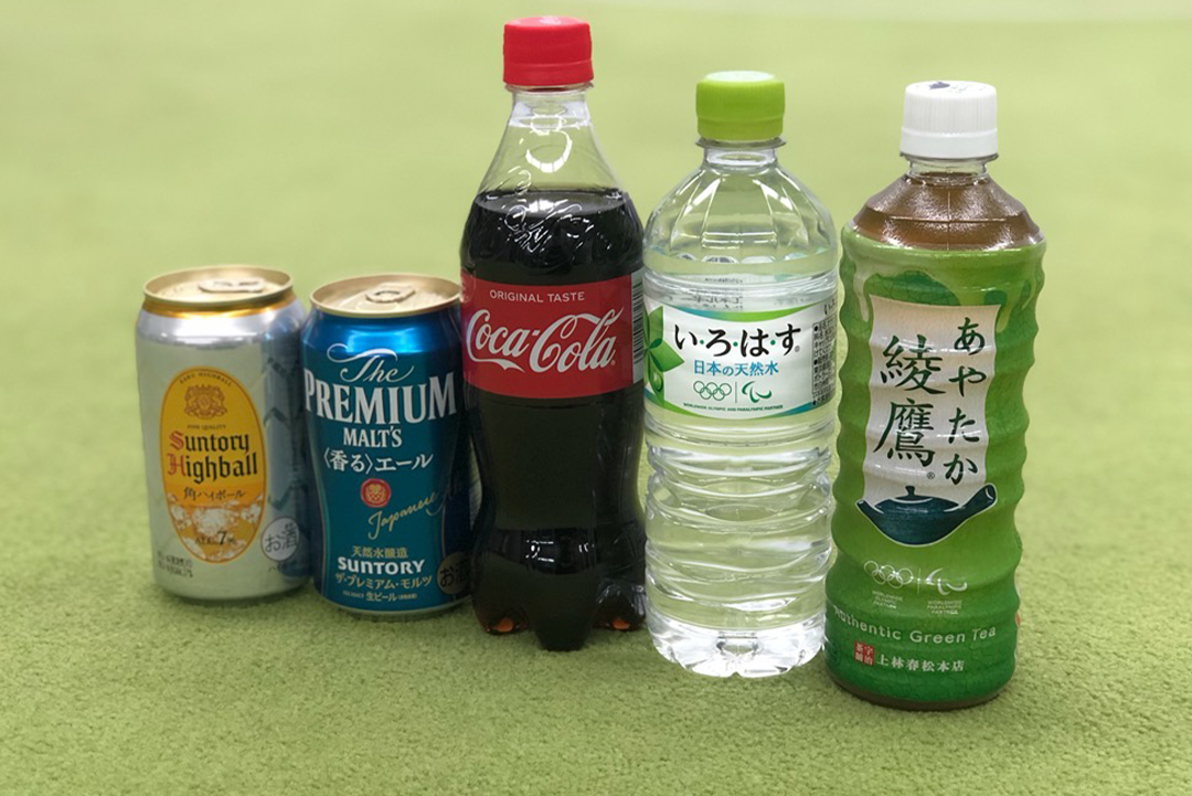 ドリンクサービス 冷蔵庫内のドリンクをご自由にお飲みください。